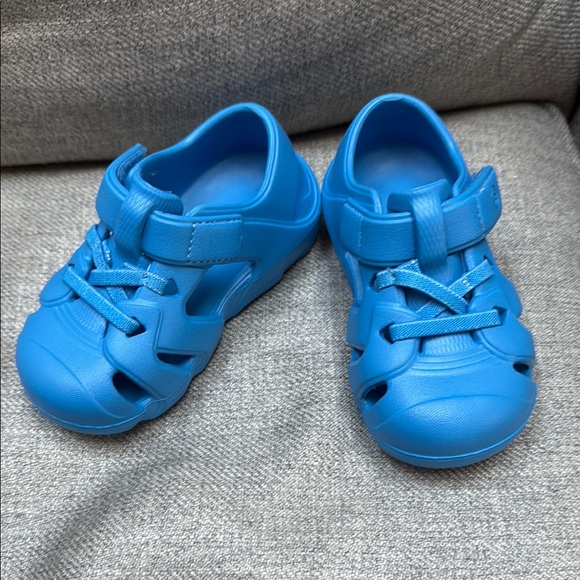 Stride Rite NWOT Closed Toe Blue Sandals Water-Friendly - Picture 1 of 4